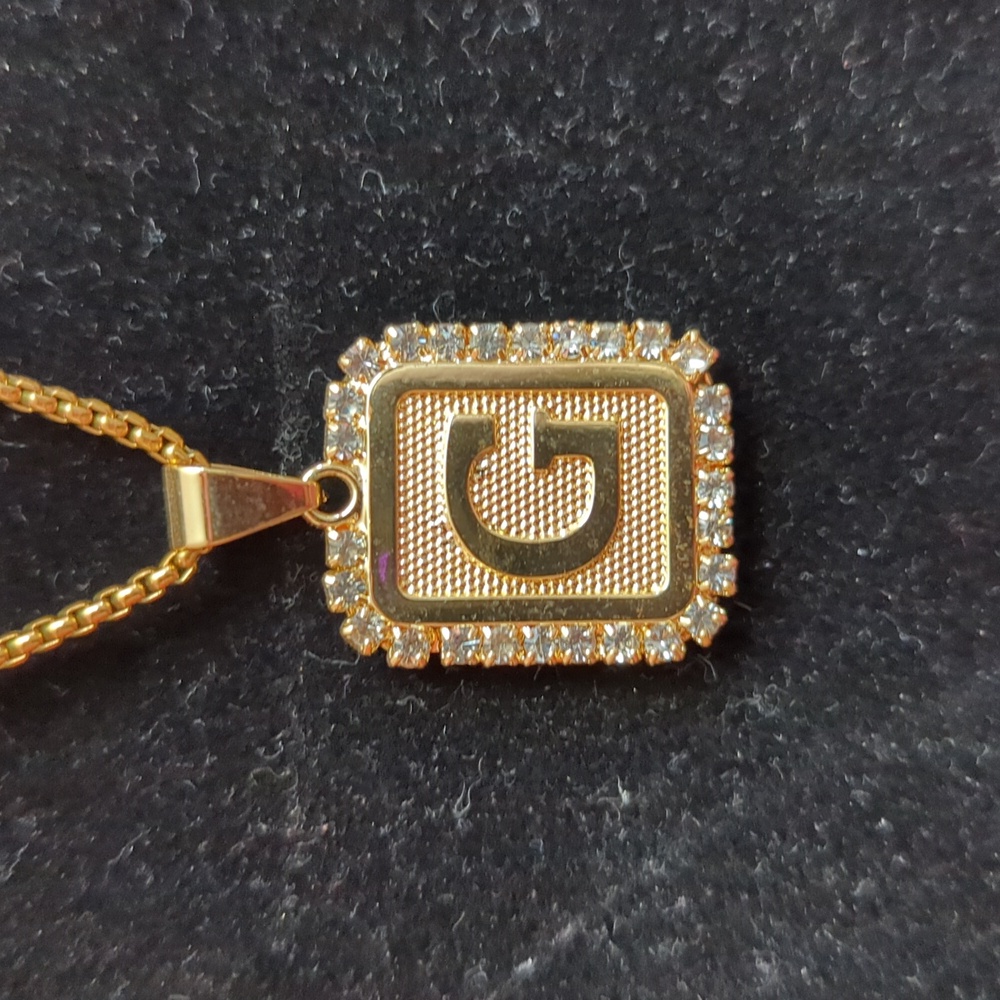 NWOT (259) Gold toned Necklace with Initial "G" Pendant - costume jewelry